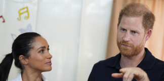 Il viaggio di Harry e Meghan in Gb? “Una commedia degli errori”