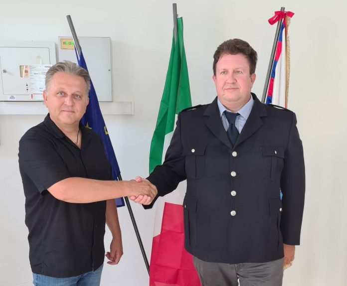 sindaco Bonesi con il nuovo agente Paolo Truzzi