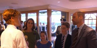 Sinner, il Re di Wimbledon incontra la Royal Family: “Giocate a tennis?”