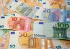 Trova 110mila euro in un cassetto: “Erano su libretti di risparmio di 50 anni fa”