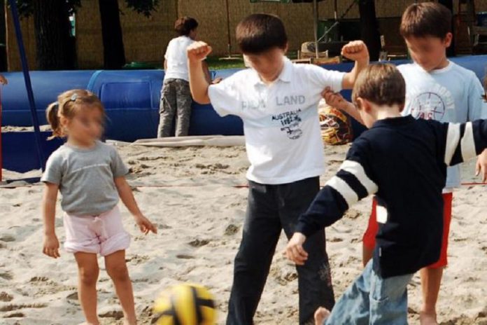 spiaggia_beach_volley_e_bar_al_parco_pallavicino_tra_via_massena_e_via_vincenzo_monti