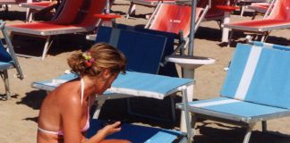 Dagli occhiali al portafogli, ecco gli oggetti più dimenticati dai bagnanti in spiaggia