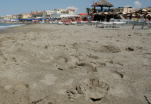 Ostia, si tuffa dal pontile e sbatte la testa: morto un ragazzo