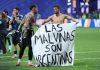 Argentina-Inghilterra, Lo Celso e Otamendi con striscione per Malvinas: rischio squalifica