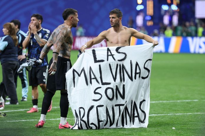 striscione_mondiali_argentina_inghilterra_afp