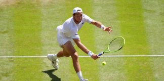 Sinner-Struff, al tedesco ‘cade’ la pallina e il punto è da ripetere: cos’è successo a Wimbledon