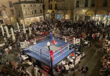 Boxe Mantova, Memorial Lasagna: spettacolo e cuore in una piazza Broletto gremita