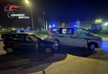 Suzzara, ubriaca fugge all’alt. Inseguita, si schianta contro la pattuglia della Polizia Locale: denunciata