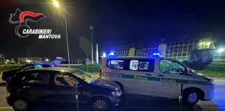 Suzzara, ubriaca fugge all’alt. Inseguita, si schianta contro la pattuglia della Polizia Locale: denunciata