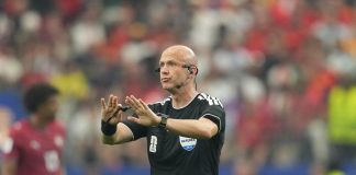 Si ritira l’arbitro Taylor ‘incubo dei romanisti’: “Pressione intensa e attenzione costante”