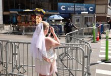 Taylor Swift e Travis Kelce sono marito e moglie, al Madison Square Garden il sì più glam dell’anno