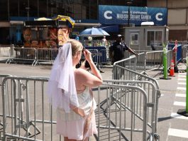 Taylor Swift e Travis Kelce sono marito e moglie, al Madison Square Garden il sì più glam dell’anno