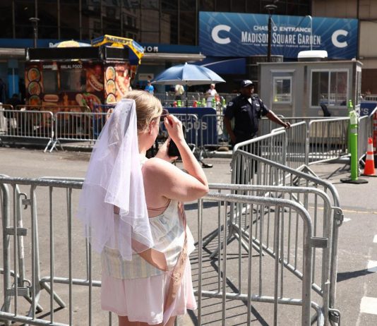 Taylor Swift e Travis Kelce sono marito e moglie, al Madison Square Garden il sì più glam dell’anno