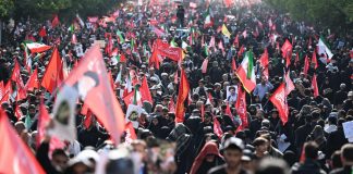 Iran, iniziata a Teheran processione per funerali di Khamenei