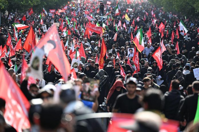 teheran_processione_funerali_khamenei_afp