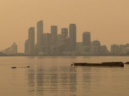 Canada, oltre 200 incendi fuori controllo: il fumo ‘invade’ anche gli Usa