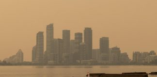 Canada, oltre 200 incendi fuori controllo: il fumo ‘invade’ anche gli Usa