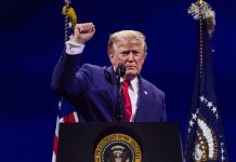4 luglio, Trump: “Il sogno americano è tornato, non saremo mai un Paese comunista”