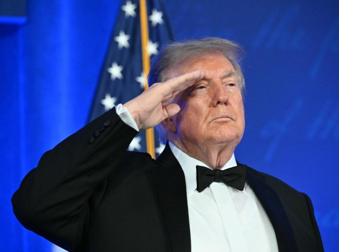 trump_saluto_afp_2507