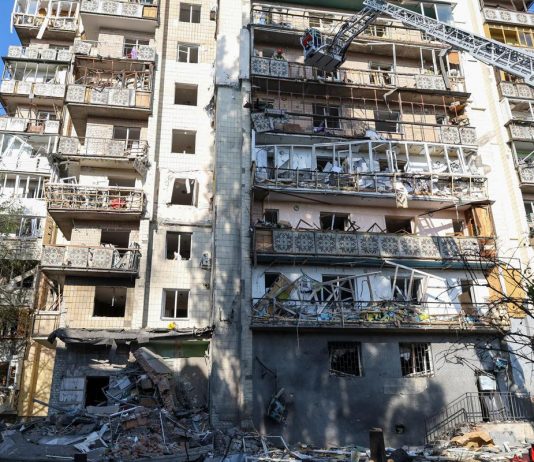 Ucraina, massiccio raid russo su Kiev: lanciati decine di missili balistici e 125 droni