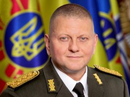 Ucraina, Zaluzhnyi annuncia a Zelensky l’intenzione di candidarsi alle presidenziali