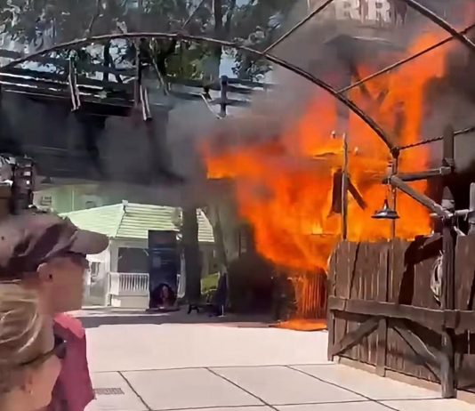 Incendio a Gardaland, fiamme nell’area Far West: vigili del fuoco al lavoro