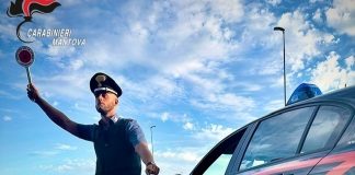 Cocaina in auto: si rifiuta di fare test antidroga, patente ritirata ad un 37enne
