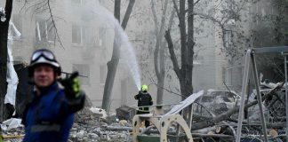 Venezuela, ancora vivo a una settimana dal terremoto: soccorritori al lavoro per estrarlo da macerie