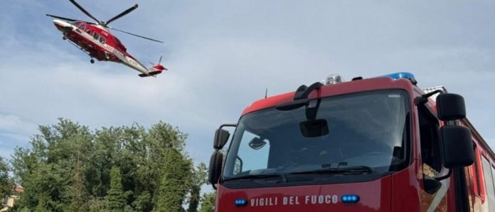 vigili del fuoco camion ed elicottero
