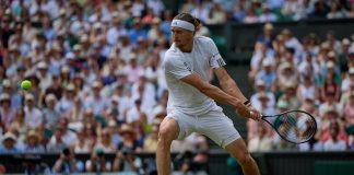 Wimbledon, paura Zverev: cade e resta a terra, lo aiuta… Sinner