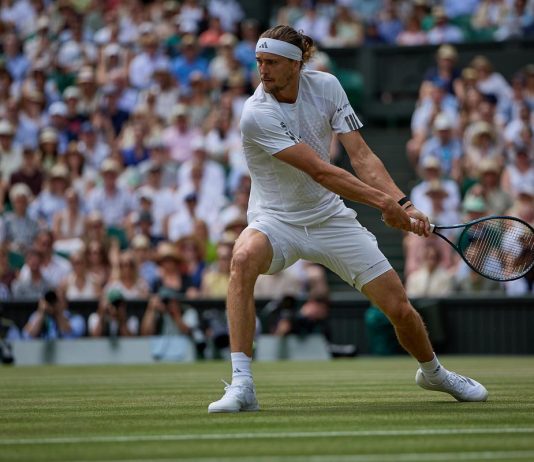Wimbledon, paura Zverev: cade e resta a terra, lo aiuta… Sinner