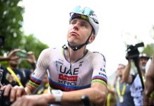 Pogacar cade e si ritira dalla Vuelta, sprint di Coquard e Mas in maglia rossa