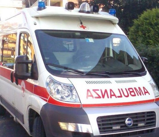 Ostiglia, ha un malore mentre accudisce la madre malata: muore 62enne