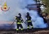 Ostiglia, mezzo agricolo in fiamme nel campo lungo la Statale 12