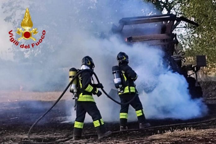 Archivio - Vigili del fuoco mezzo agricolo