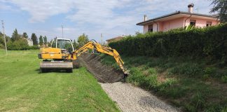 Manutenzione al canale Zara Polirone a San Benedetto Po