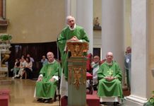 Suzzara saluta don Paolo Gibelli: una comunità commossa per il nuovo cammino del sacerdote