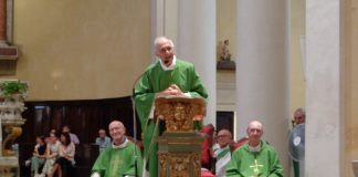 Suzzara saluta don Paolo Gibelli: una comunità commossa per il nuovo cammino del sacerdote
