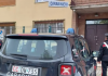 Sassi contro il trattore del vicino: denunciato 68enne di Viadana