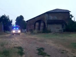 Gonzaga, fulmine sulla casa: boato come una bomba, famiglie in fuga