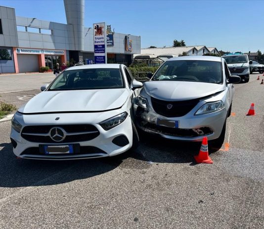 Mantova, scontro tra auto in via Brescia: 53enne trasportata al “Poma”