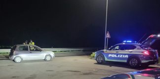Alcol alla guida, controlli della Stradale: ritirate cinque patenti nel weekend