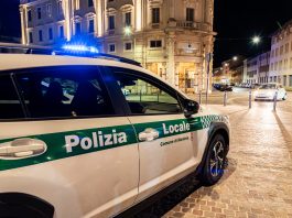 Mantova, pestato alla fermata del bus di Valletta Valsecchi: 50enne in ospedale