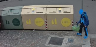Mantova, telecamere inchiodano il furbetto dei rifiuti in via Cavour: 500 euro di multa