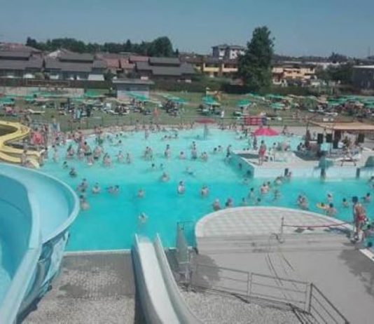Piscine prese d’assalto tra tuffi e risate. A Ferragosto, risotti e cotechino