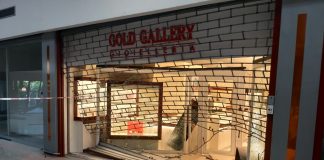 Spaccata notturna alla Gold Gallery del centro commerciale Ipercoop di Guastalla