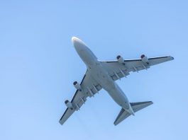 Aereo atterra e pilota vede un ‘oggetto volante’: “Era un Ufo”