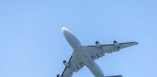 Aereo atterra e pilota vede un ‘oggetto volante’: “Era un Ufo”