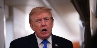 Iran, Trump: “Decida tra accordo o resa totale”. Teheran e fonti Usa smentiscono nuovi colloqui
