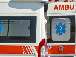 Palermo, braccio fuori dal finestrino si incastra nella ringhiera del tram: arto amputato